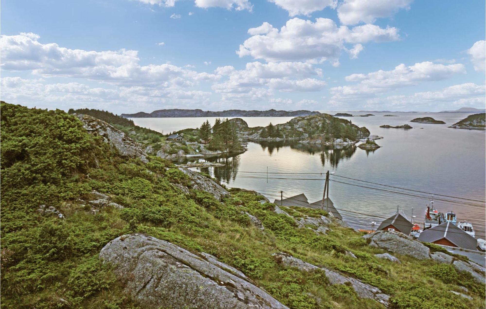 Gorgeous Home In Bekkjarvik With Wifi Exterior foto