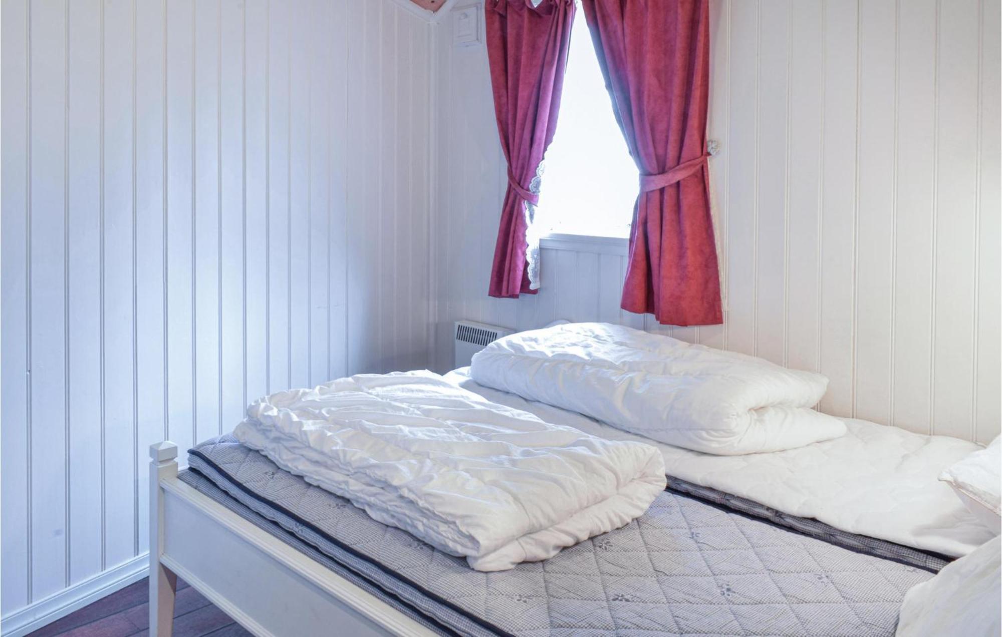 Gorgeous Home In Bekkjarvik With Wifi Exterior foto