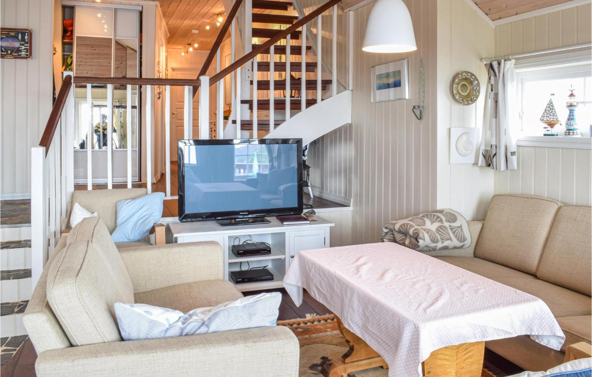 Gorgeous Home In Bekkjarvik With Wifi Exterior foto